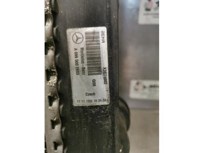 Used Radiator Mercedes E (W212) E-200 CDI 16V BlueEfficiency,BlueTEC Price on request offered by Bongers Auto-Onderdelen Zeeland