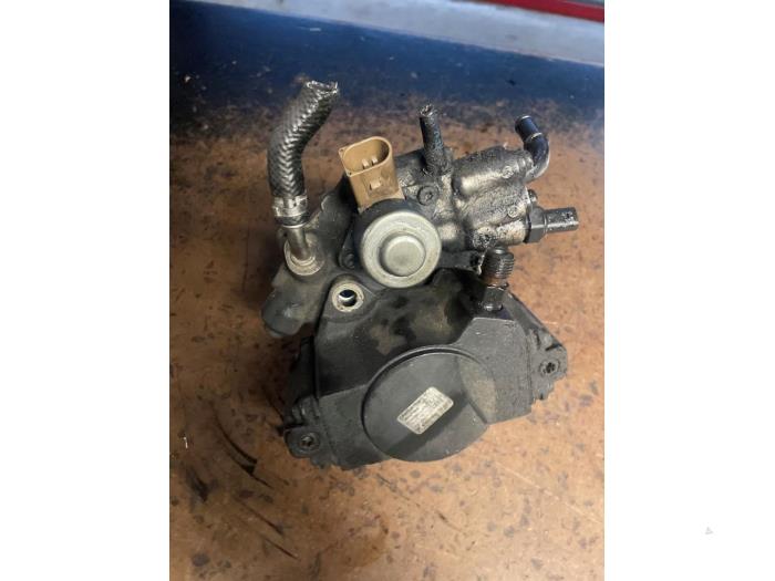 Begagnade Dieselpump Mercedes E (W212) E-200 CDI 16V BlueEfficiency,BlueTEC Pris på förfrågan erbjuds av Bongers Auto-Onderdelen Zeeland