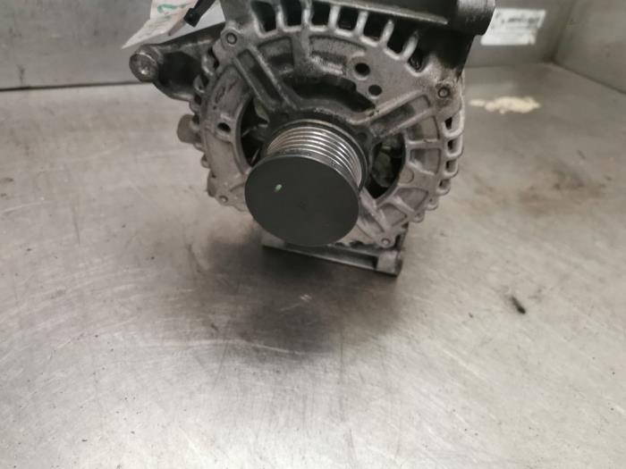 Begagnade Dynamo Mercedes E (W211) 2.2 E-220 CDI 16V Pris på förfrågan erbjuds av Bongers Auto-Onderdelen Zeeland