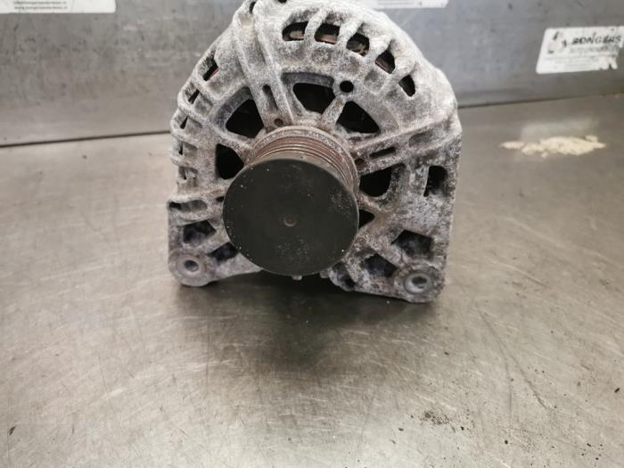 Begagnade Dynamo Renault Megane III Grandtour (KZ) 1.2 16V TCE 130 Pris på förfrågan erbjuds av Bongers Auto-Onderdelen Zeeland