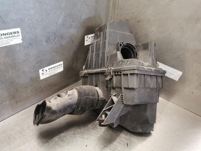 Begagnade Luftfilterhus Volkswagen Transporter T5 1.9 TDi Pris på förfrågan erbjuds av Bongers Auto-Onderdelen Zeeland