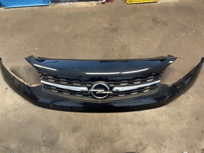 Begagnade Grill Opel Vivaro 2.0 Diesel 145 Pris på förfrågan erbjuds av Bongers Auto-Onderdelen Zeeland