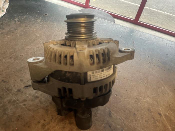 Dynamo van een Fiat 500X (334) 1.4 Multi Air 16V 2018