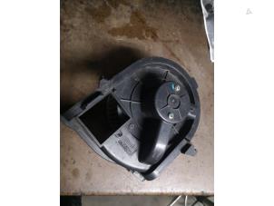 Used Heating and ventilation fan motor Renault Clio II (BB/CB) 1.4 16V Price on request offered by Bongers Auto-Onderdelen Zeeland