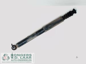 Used Rear shock absorber, left Renault Clio III (BR/CR) 1.2 16V TCe 100 Price on request offered by Bongers Auto-Onderdelen Zeeland