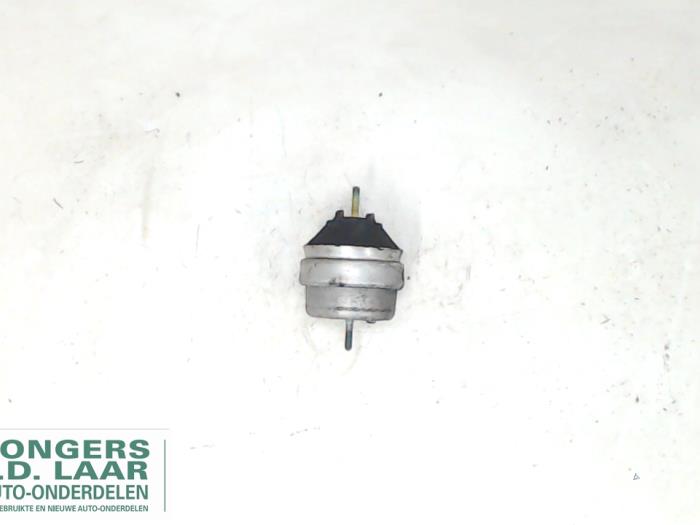 Usagé Support moteur Volkswagen Passat Variant (3B6) 1.9 TDI 130 Prix sur demande proposé par Bongers Auto-Onderdelen Zeeland