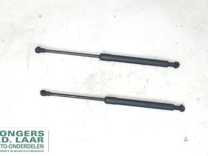 Used Set of bonnet gas struts BMW 1 serie (E87/87N) 116i 1.6 16V Price on request offered by Bongers Auto-Onderdelen Zeeland