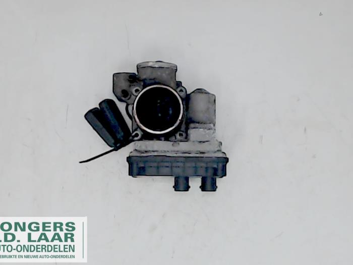 Throttle body from a Mercedes-Benz Vaneo (W414) 1.6 2002