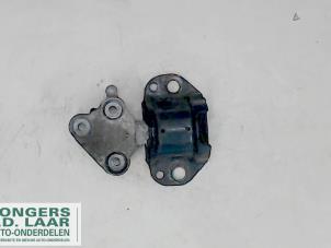 Used Engine mount Renault Clio II (BB/CB) 1.2 16V Price on request offered by Bongers Auto-Onderdelen Zeeland