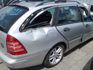 Used Rear door 4-door, right Mercedes C-Klasse Price on request offered by Bongers Auto-Onderdelen Zeeland