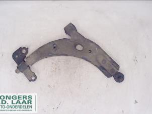 Used Front wishbone, right Kia Carens II (FJ) 2.0 CRDI 16V Price on request offered by Bongers Auto-Onderdelen Zeeland