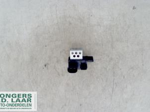 Used Cooling fan resistor Renault Clio Price on request offered by Bongers Auto-Onderdelen Zeeland