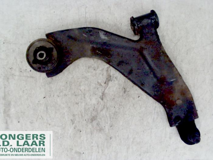 Front wishbone, right from a Ford Mondeo III 1.8 16V 2001