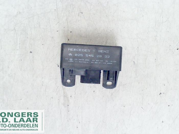 Glow plug relay from a Mercedes A-Klasse 2001