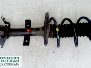 Used Front shock absorber rod, right Renault Clio Price on request offered by Bongers Auto-Onderdelen Zeeland