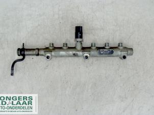 Used Fuel injector nozzle Hyundai H200 Price on request offered by Bongers Auto-Onderdelen Zeeland