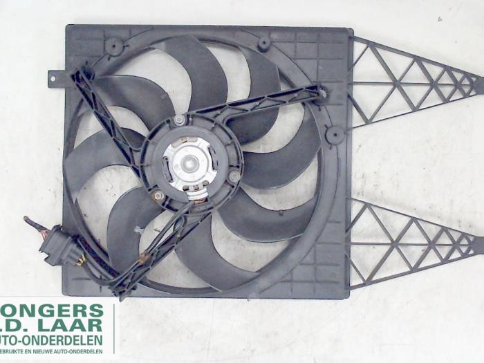 Boîtier ventilateur d'un Skoda Fabia II (5J) 1.4i 16V 2007