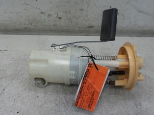 Usados Bomba eléctrica de combustible Mitsubishi Colt (Z2/Z3) 1.3 16V Precio de solicitud ofrecido por Bongers Auto-Onderdelen Zeeland
