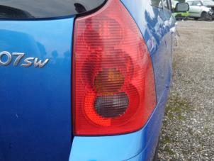 Używane Tylne swiatlo pozycyjne prawe Peugeot 307 SW (3H) 1.6 16V Cena na żądanie oferowane przez Bongers Auto-Onderdelen Zeeland