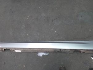 Used Side skirt, left BMW 3-Serie Price on request offered by Bongers Auto-Onderdelen Zeeland