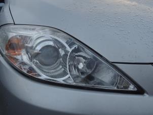 Używane Reflektor prawy Mazda 5. Cena na żądanie oferowane przez Bongers Auto-Onderdelen Zeeland