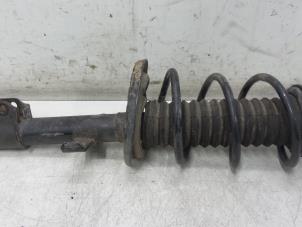 Used Front shock absorber rod, left Renault Clio III (BR/CR) 1.2 16V 75 Price on request offered by Bongers Auto-Onderdelen Zeeland