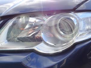 Używane Reflektor lewy Volkswagen Passat Cena na żądanie oferowane przez Bongers Auto-Onderdelen Zeeland