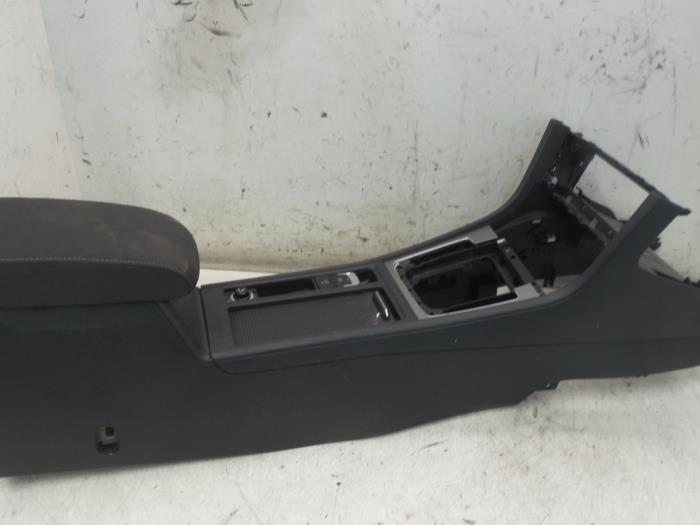 Middle console from a Volkswagen Golf 2014