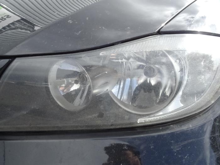 Headlight, left from a BMW 3-Serie 2005
