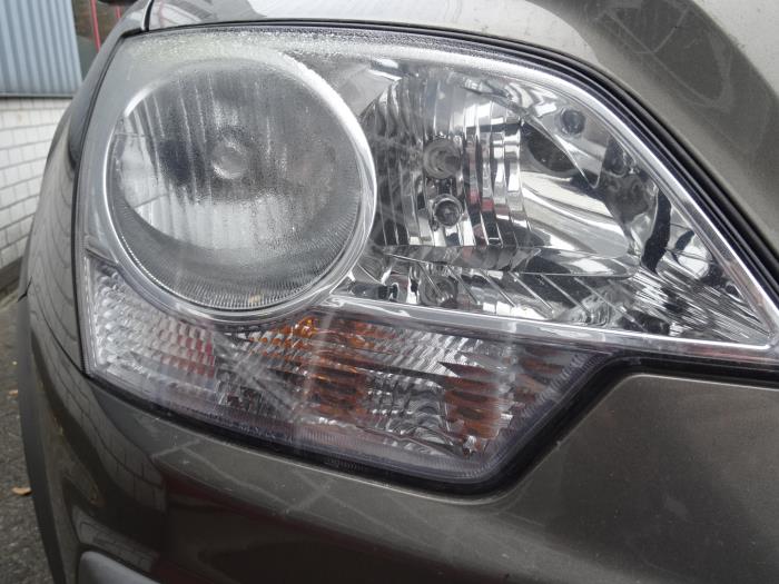 Headlight, right from a Opel Antara (LA6) 2.0 CDTI 16V 4x4 2007