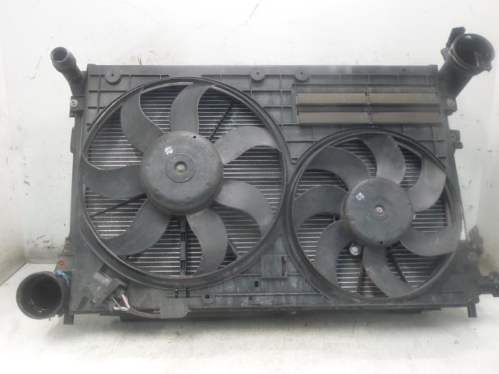 Used Radiator Volkswagen Passat Variant (3C5) 2.0 TDI 140 Price on request offered by Bongers Auto-Onderdelen Zeeland