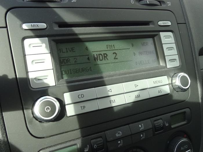 Radio d'un Volkswagen Golf V (1K1) 1.9 TDI 2007