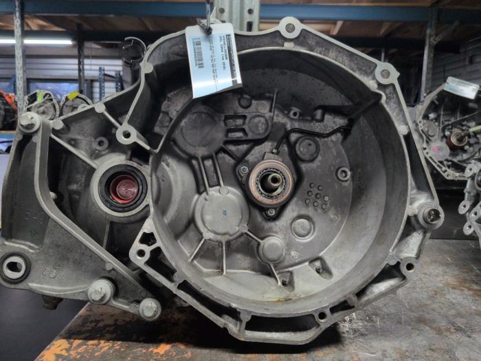 Usagé Boîte de vitesse Opel Corsa E 1.0 SIDI Turbo 12V Prix € 525,00 Règlement à la marge proposé par Autodemontagebedrijf van Boxtel