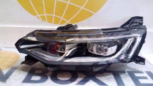 Używane Reflektor lewy Renault Talisman Cena € 508,20 Z VAT oferowane przez Autodemontagebedrijf van Boxtel