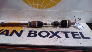 Used Front drive shaft, right Renault Clio Price on request offered by Autodemontagebedrijf van Boxtel