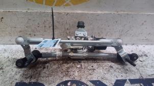 Used Wiper motor + mechanism Renault Clio V (RJAB) Price on request offered by Autodemontagebedrijf van Boxtel