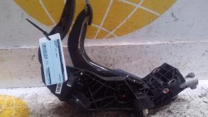 Used Accelerator pedal Renault Twizy 80 Price € 63,53 Inclusive VAT offered by Autodemontagebedrijf van Boxtel