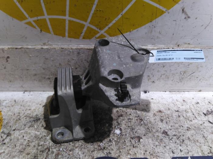 Used Engine mount Renault Megane III Berline (BZ) 2.0 16V TCe 180 Price € 50,82 Inclusive VAT offered by Autodemontagebedrijf van Boxtel