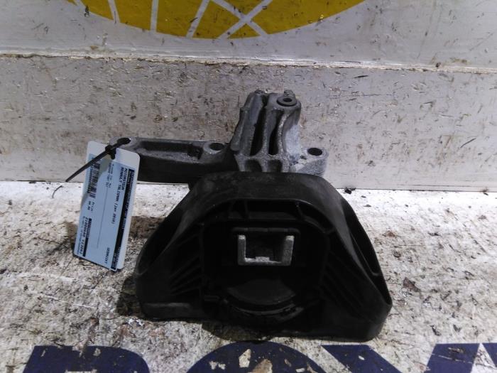 Used Engine mount Renault Talisman (RFDL) 1.5 dCi 110 Price € 40,66 Inclusive VAT offered by Autodemontagebedrijf van Boxtel