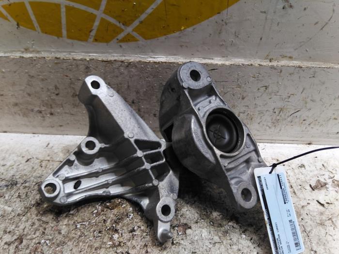 Used Engine mount Dacia Duster (SR) 1.0 TCE 100 Bi-Fuel, Eco-G 12V Price € 50,82 Inclusive VAT offered by Autodemontagebedrijf van Boxtel