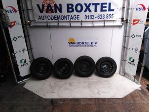 Używane Zestaw obreczy i opon Renault Twizy 80 Cena € 381,15 Z VAT oferowane przez Autodemontagebedrijf van Boxtel