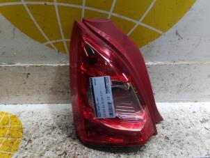Used Taillight, left Renault Twingo II (CN) 1.2 16V Price € 44,47 Inclusive VAT offered by Autodemontagebedrijf van Boxtel