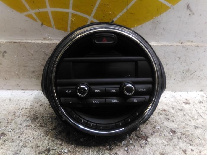 CD player from a MINI Mini (F56) 1.2 12V One, One First 2016