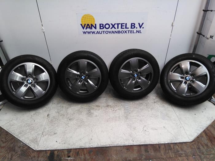 Set of sports wheels from a BMW 1 serie (F40) 116i 1.5 TwinPower 12V 2023