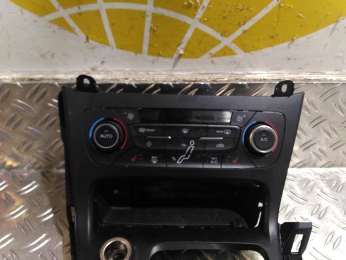 Begagnade Klimatpanel Ford Focus 3 Wagon 1.0 Ti-VCT EcoBoost 12V 125 Pris € 40,66 Inklusive moms erbjuds av Autodemontagebedrijf van Boxtel