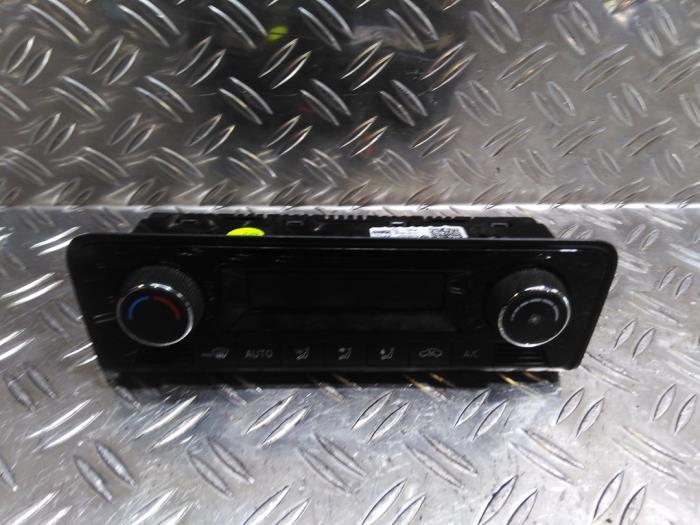 Climatronic panel from a Skoda Fabia III Combi (NJ5) 1.4 TDI 16V 90 Greentech 2016