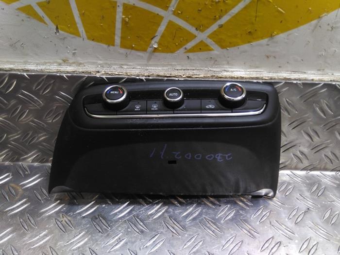 Begagnade Klimatpanel Opel Crossland (X) 1.2 Turbo 12V Pris € 50,82 Inklusive moms erbjuds av Autodemontagebedrijf van Boxtel