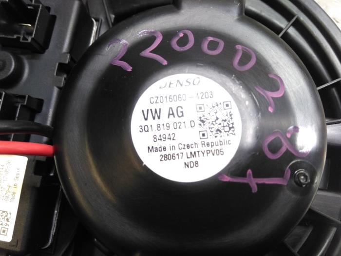 Motor de ventilador de calefactor de un Volkswagen Golf VIII (CD1) 1.0 TSI 12V 2021