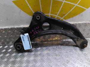 Usagé Bras de suspension avant droit Nissan Micra Prix € 63,53 Prix TTC proposé par Autodemontagebedrijf van Boxtel