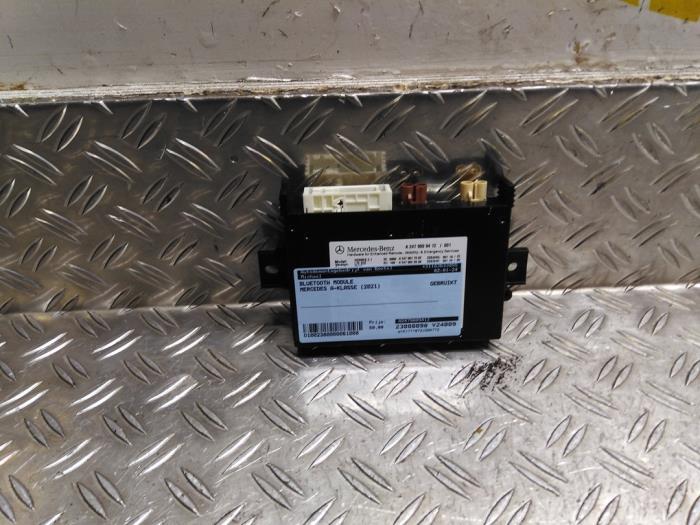 Usados Módulo Bluetooth Mercedes A Limousine (177.1) 1.3 A-200 Turbo Precio € 50,82 IVA incluido ofrecido por Autodemontagebedrijf van Boxtel